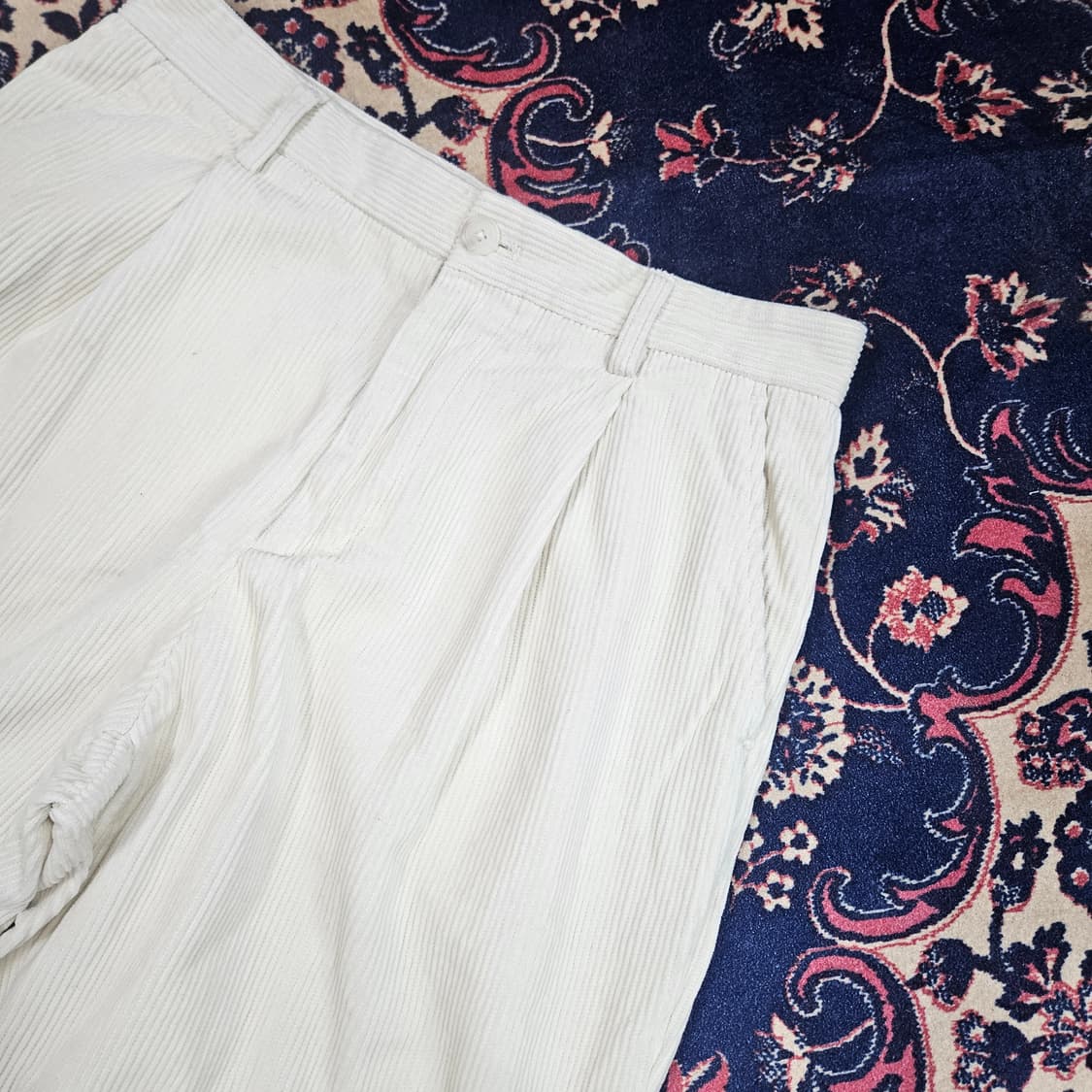 무신사스탠다드 23FW 핀턱 코듀로이 팬츠 31size 상품이미지3