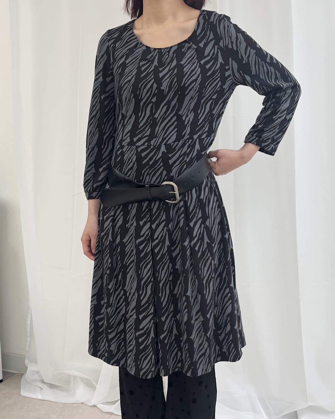 asymmetrical wave pattern pleats ops 상품이미지8