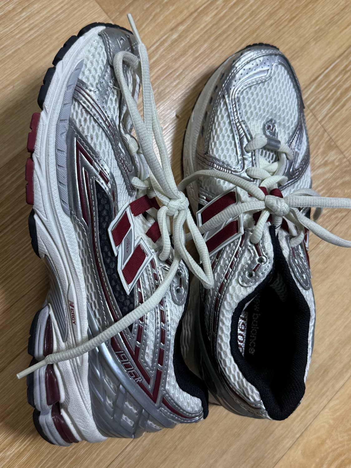 뉴발란스 1906R 실버 레드 메탈릭 클래식 크림슨 260 상품이미지1