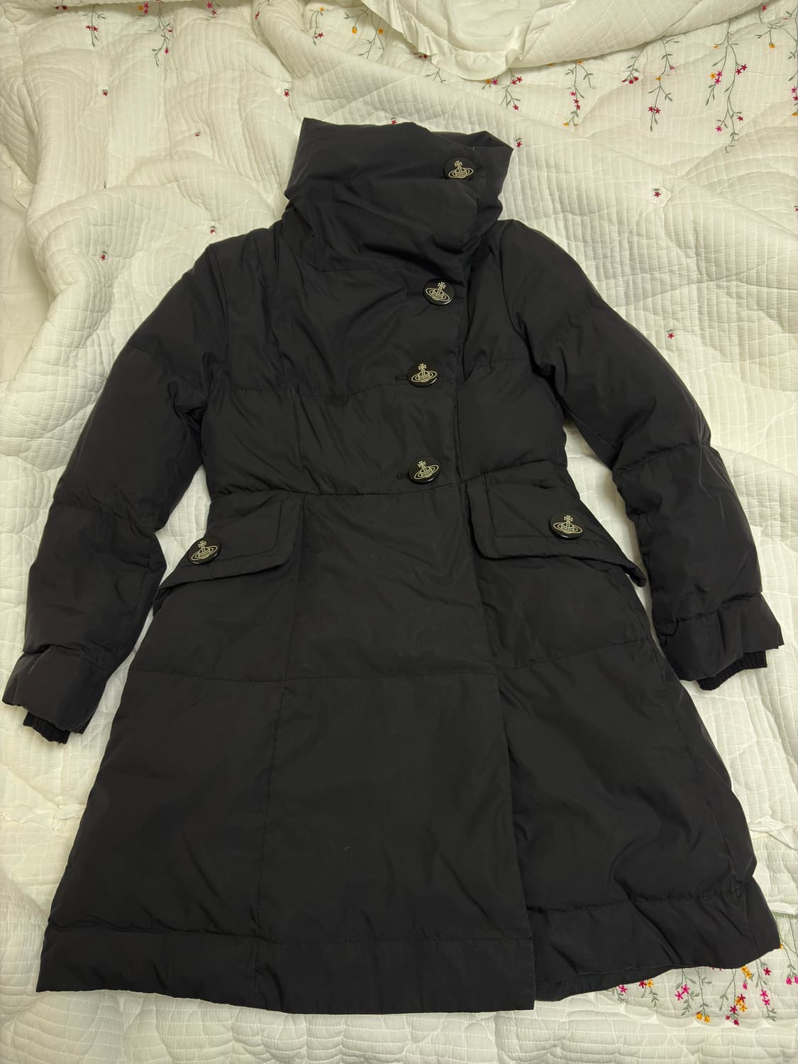 비비안 웨스트우드 블랙 다운 패딩 코트 상품이미지1