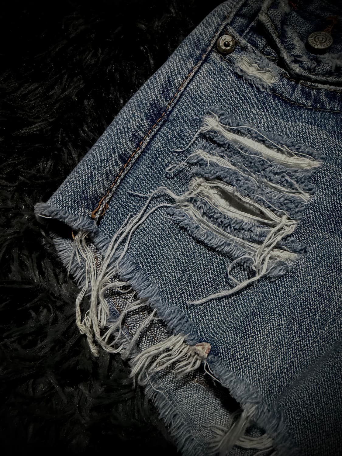 True Religion 플러워 패턴 패치 데미지 데님 숏팬츠 상품이미지5