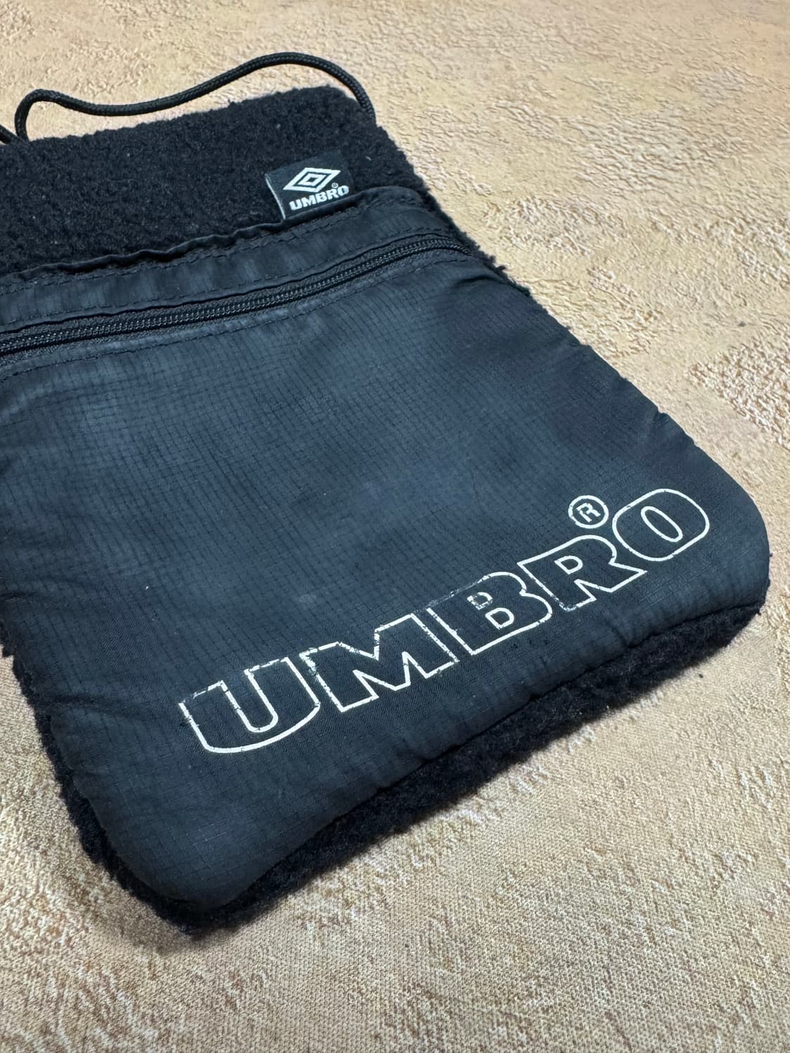 바배) 엄브로 플리스 샤코슈 미니 크로스백 상품이미지4