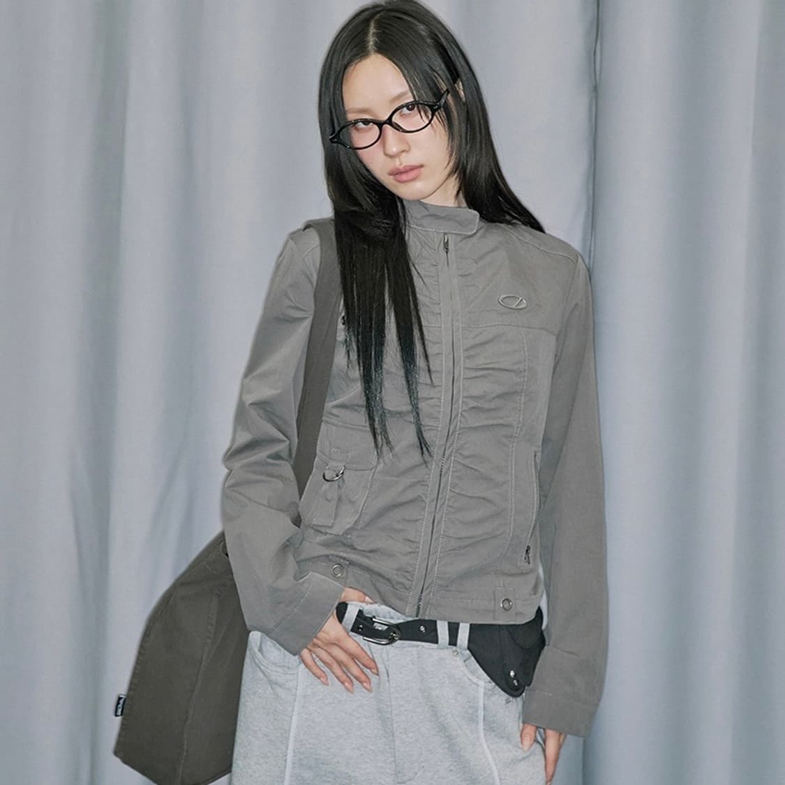 시그니처 셔링 코튼 바이커 자켓- CHARCOAL 상품이미지1