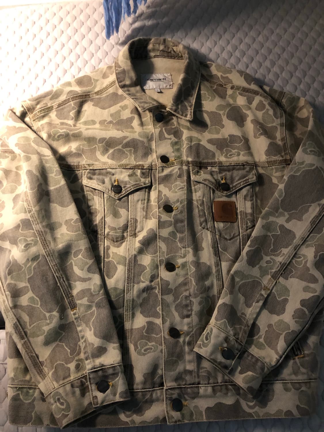 칼하트 WIP 덕 헬스턴 자켓 카모 덕 블랙 블리치드 상품이미지1