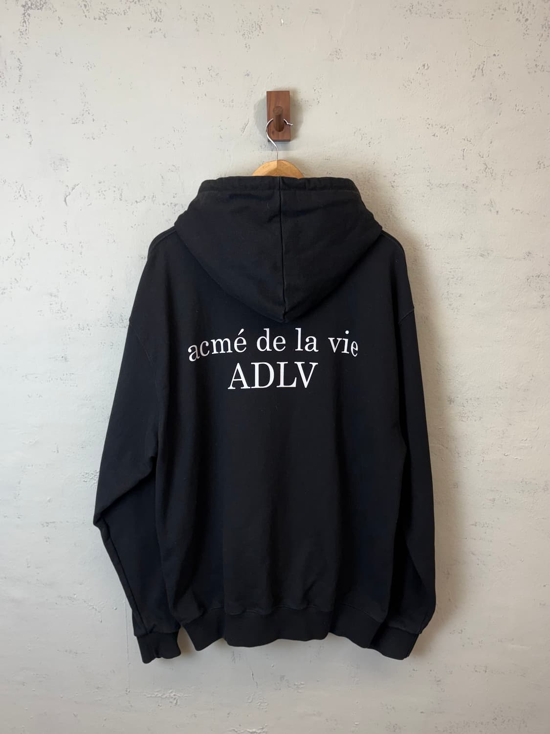 아크메드라비 프린팅 후드티 블랙 상품이미지2