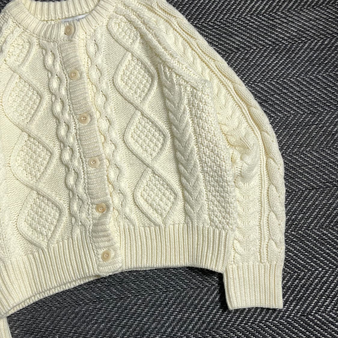 ONE DAY, SUDDENLY 아이보리 케이블 니트y 4819 상품이미지3