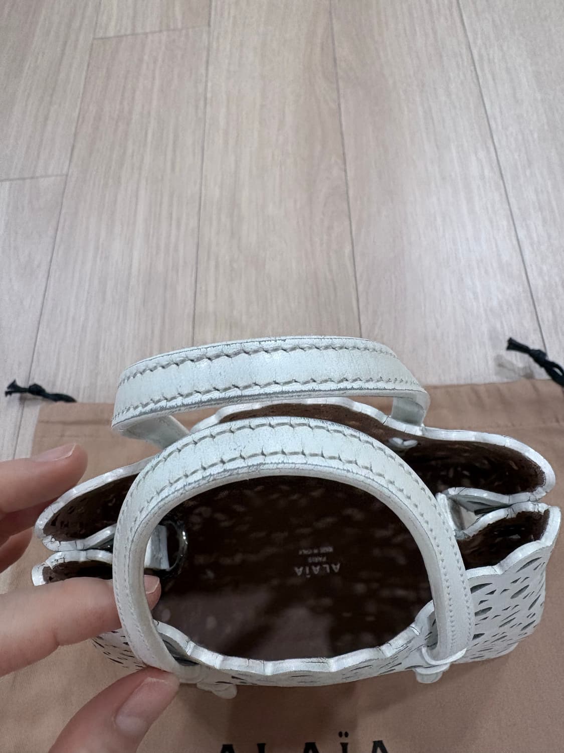 알라이아 미나 16 화이트 상품이미지5