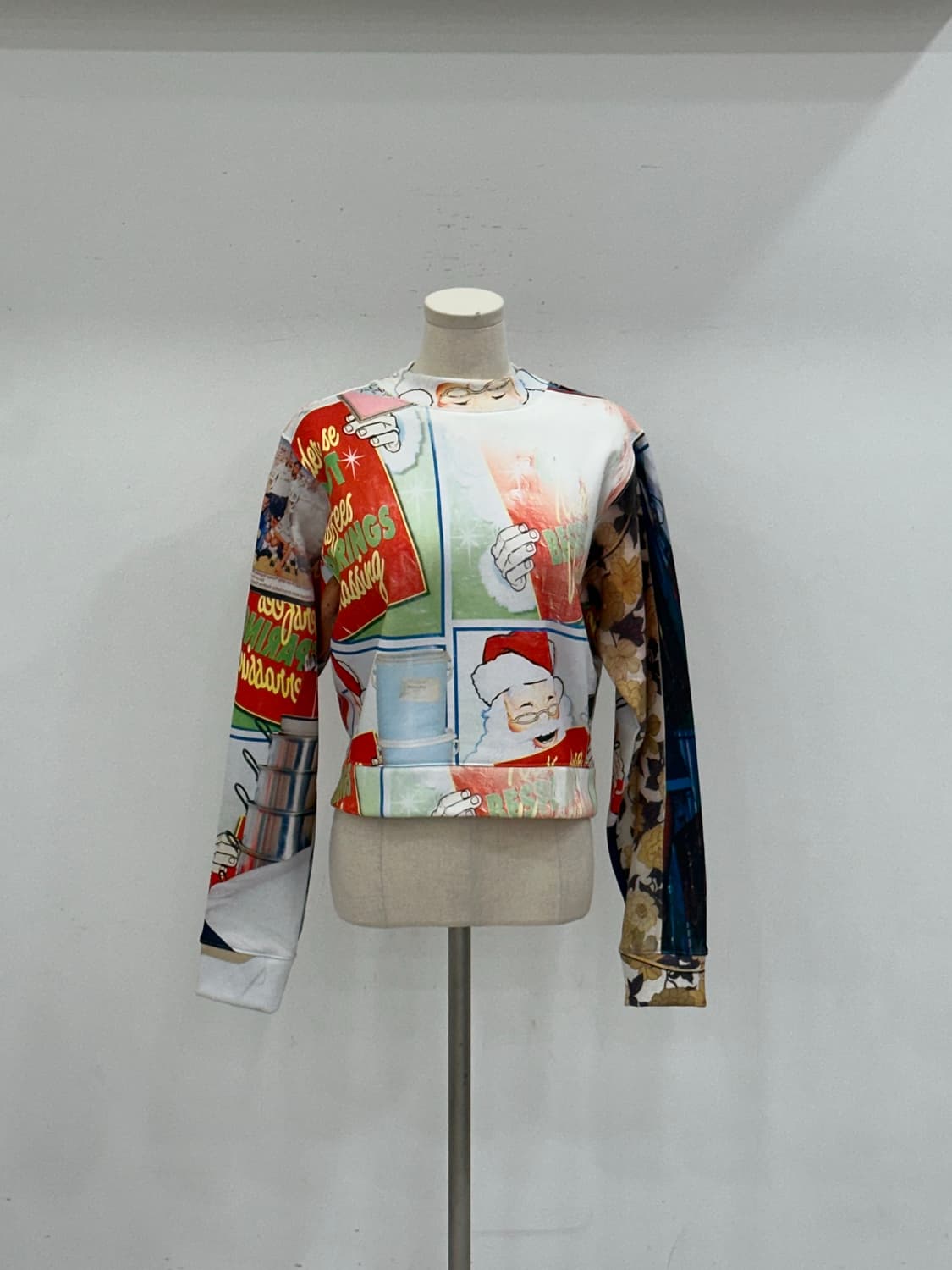 아크네 여성 맨투맨 상품이미지1