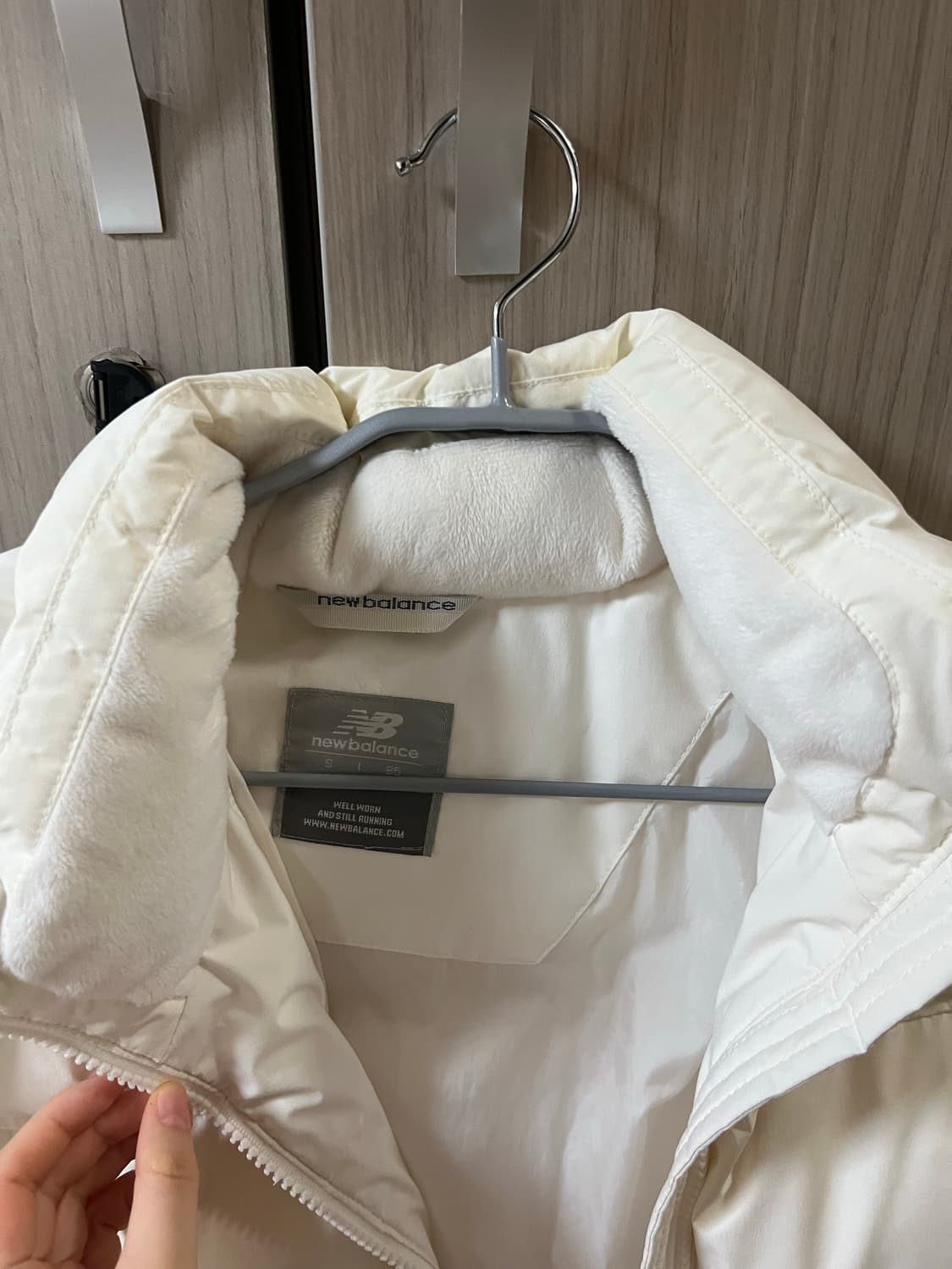 뉴발란스 엑티브 숏 구스다운 패딩 (s) 24 fw 상품이미지2