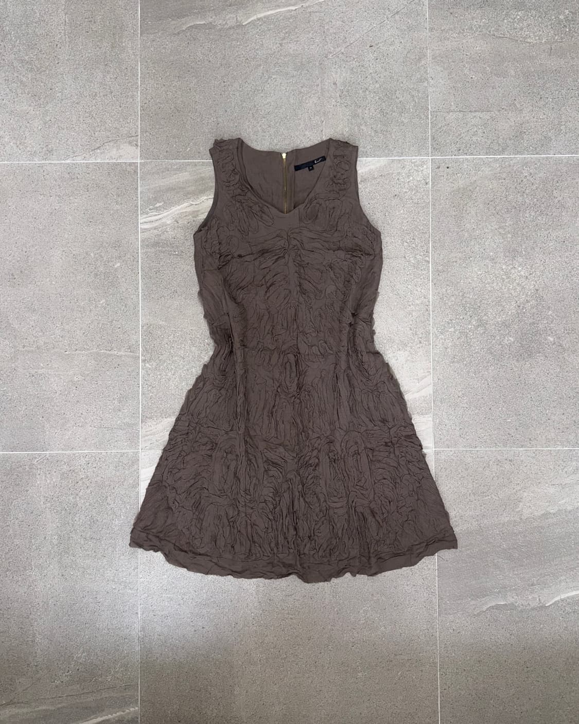 G-cut brown ruffle draped fabric ops  상품이미지1