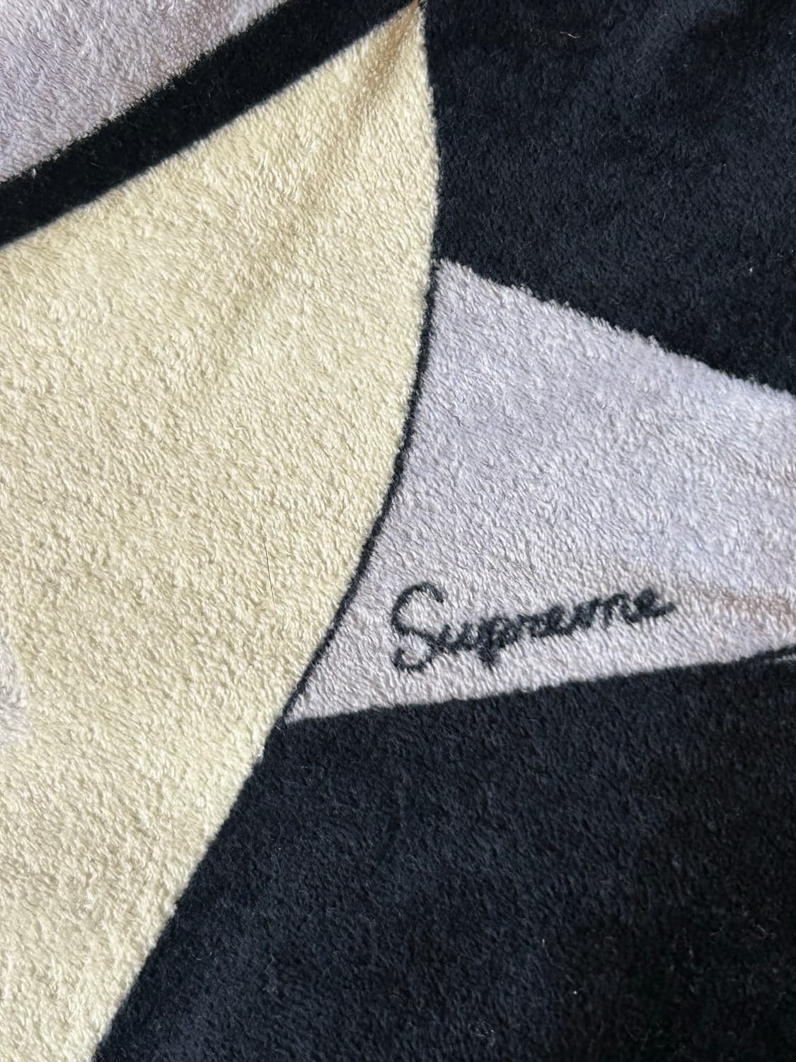슈프림 Supreme 추상화 그래픽 비치타올 상품이미지3