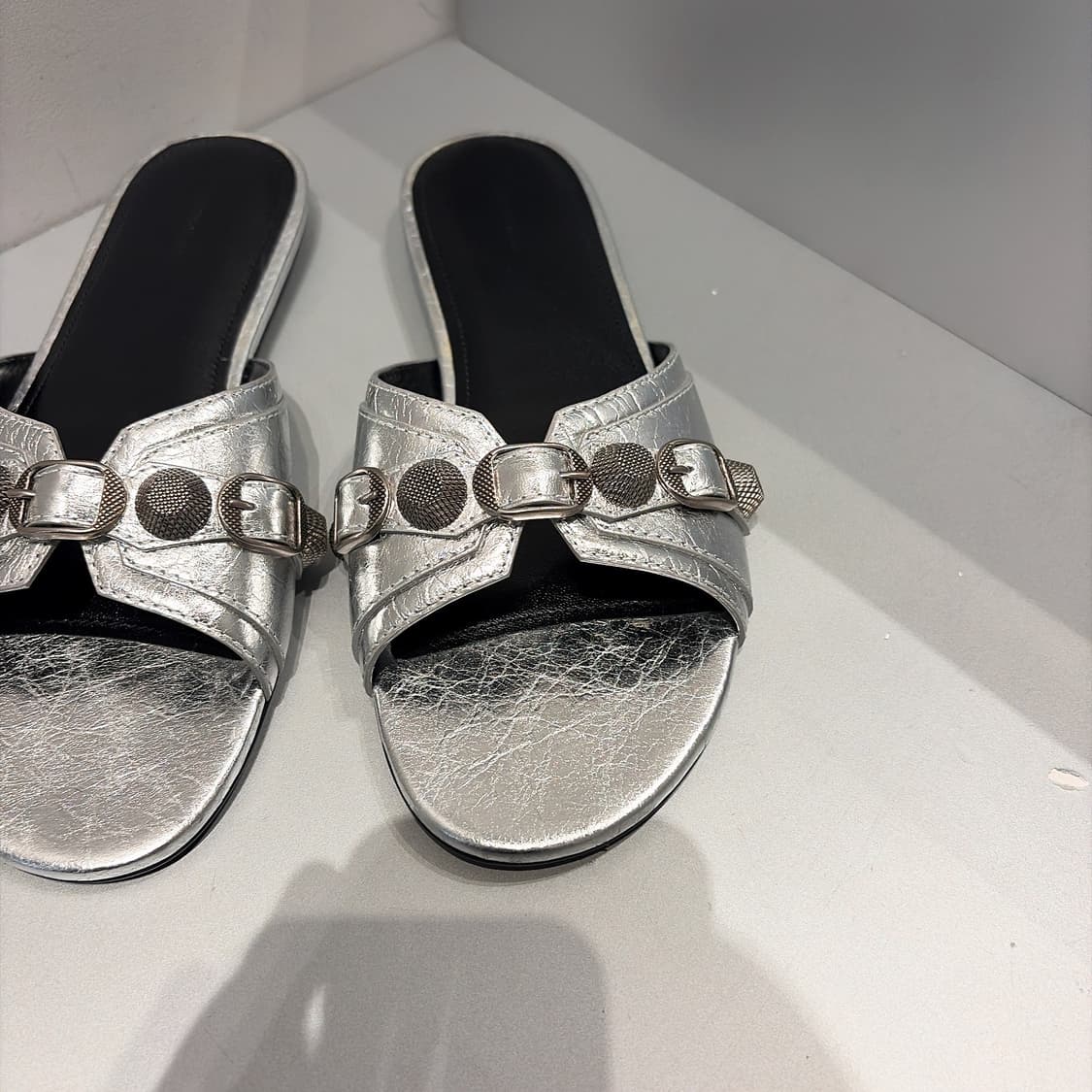 (정품/새상품) 발렌시아가 여성 메탈릭 실버 카골 뮬 샌들 상품이미지2