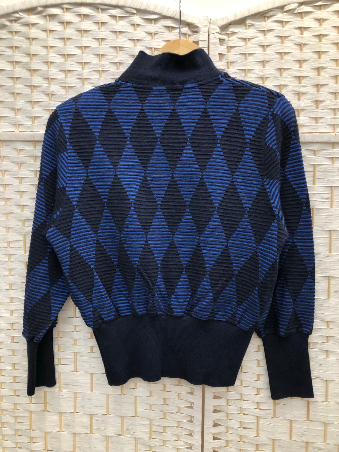 다이아몬드 패턴 블루니트 상품이미지4