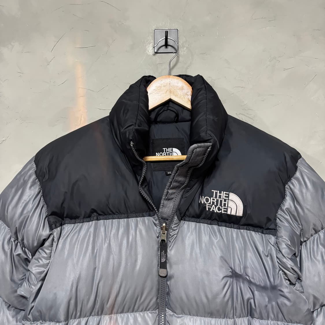 노스페이스 700 눕시 구스다운 패딩 그레이 상품이미지2