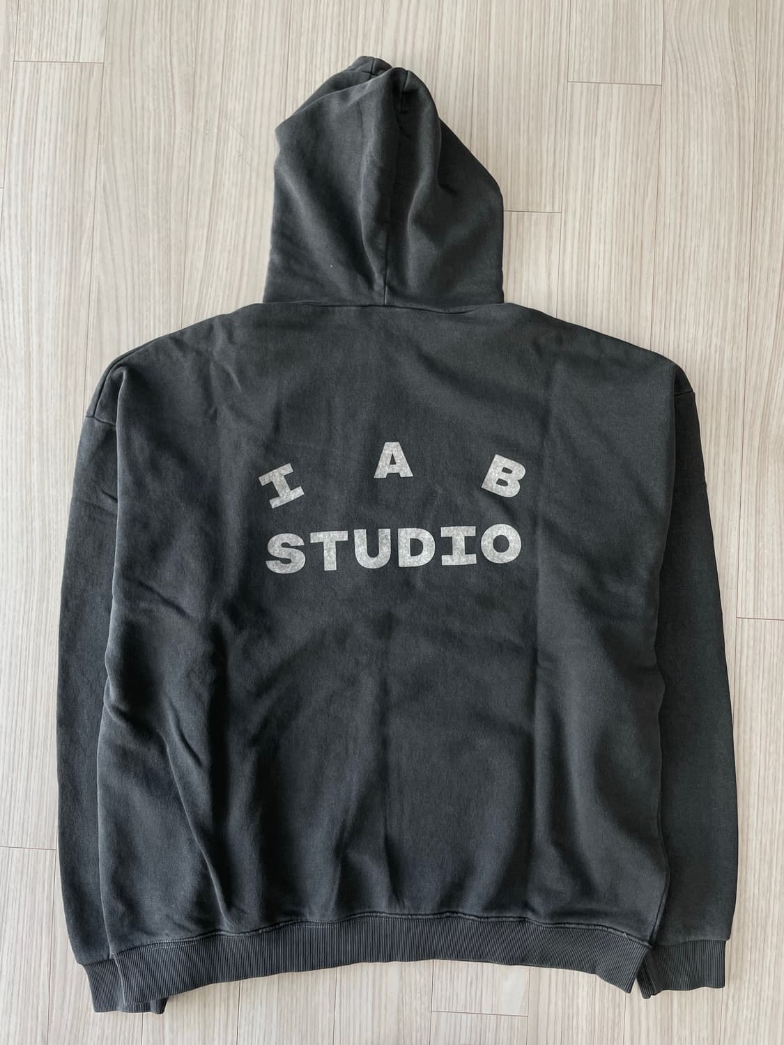 [새상품] 아이앱 스튜디오 피그먼트 후드 차콜 상품이미지1