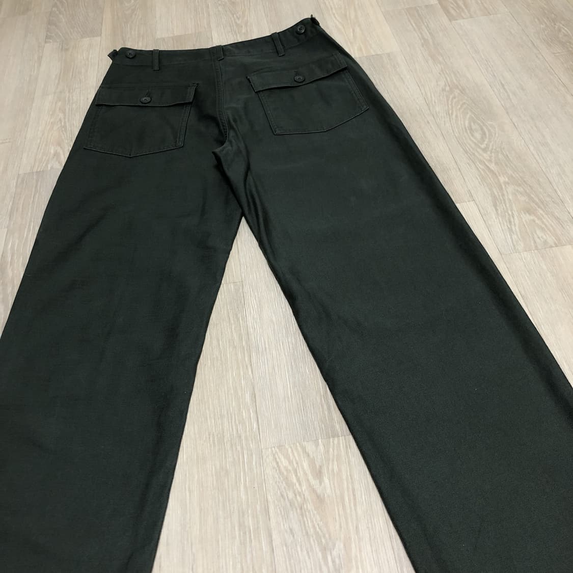 (30) 무신사 스탠다드 레플리카 백사틴 퍼티그 팬츠 카키 상품이미지7