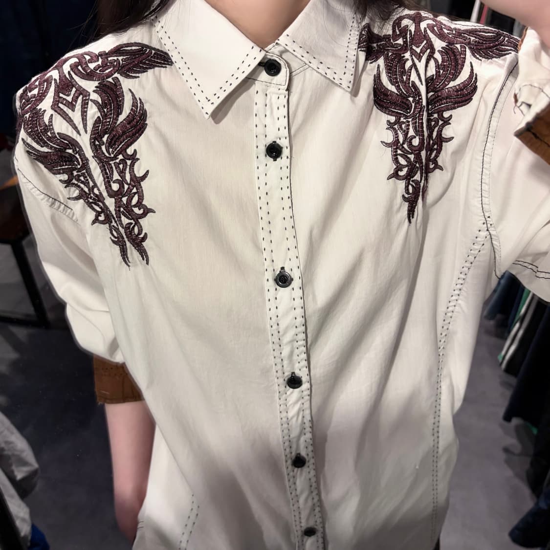  [IM] Vtg 버건디 자수 화이트 셔츠 상품이미지7
