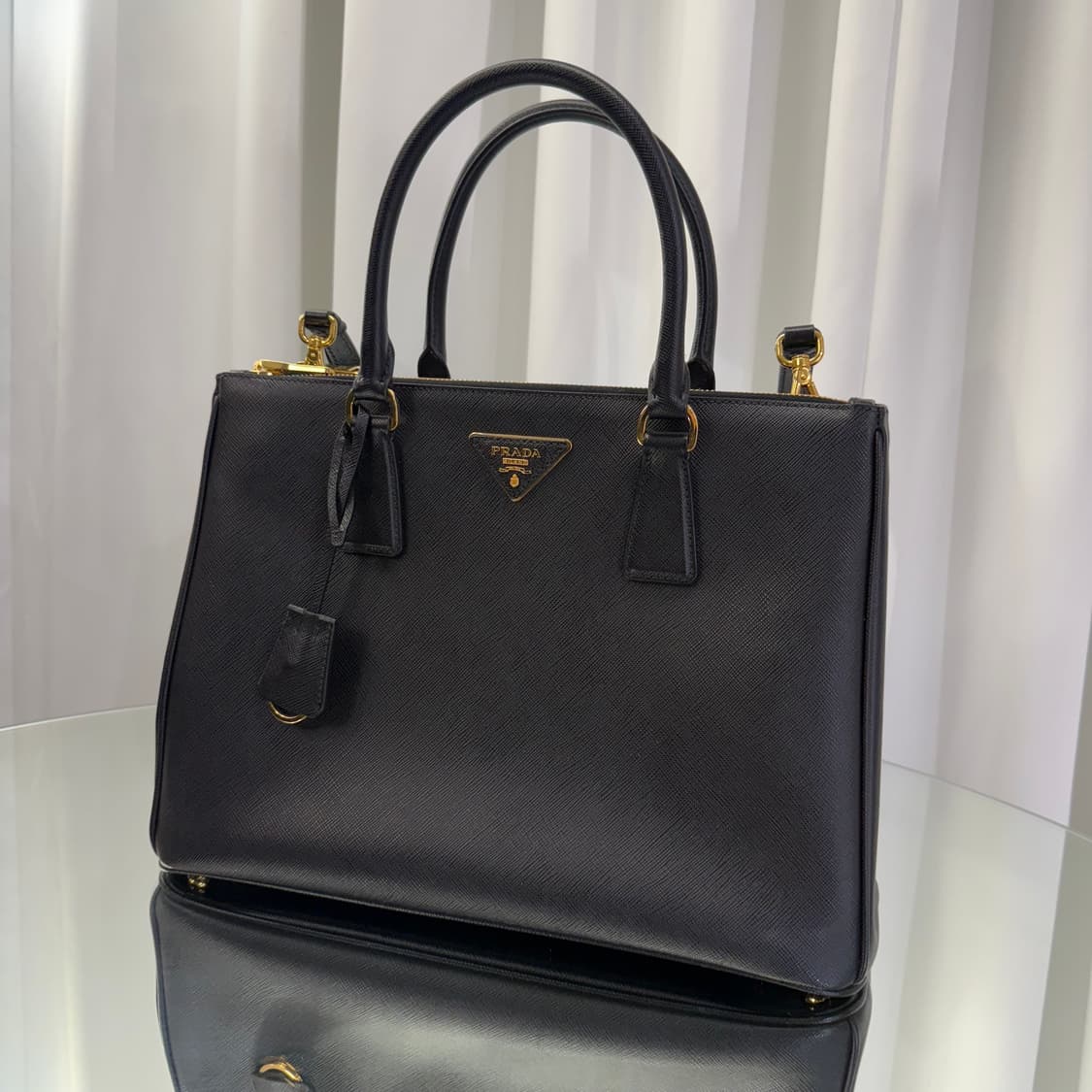 [새상품급]프라다 사피아노 럭스 토트백 블랙 상품이미지3