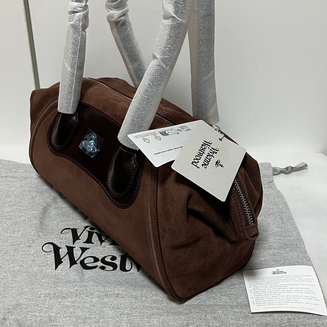 비비안웨스트우드 25fw Shirley 스몰 스웨이드 토트백/브라운 상품이미지3