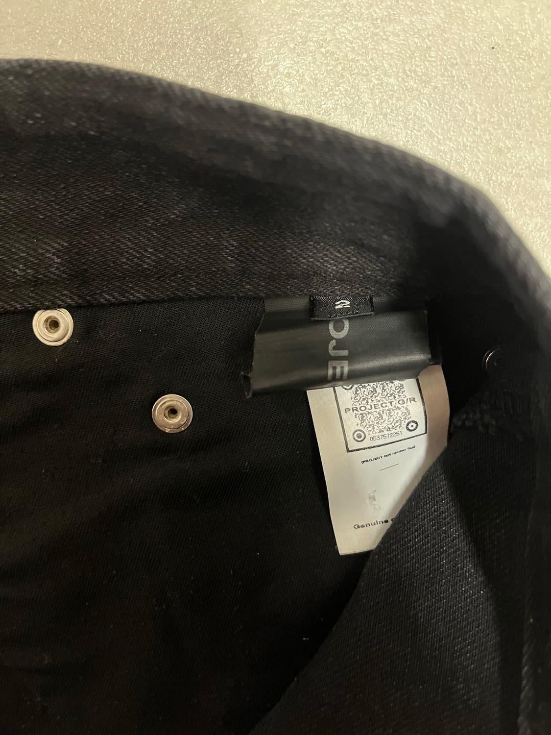 프로젝트 gr 코티드 백워드 데님 팬츠 블랙 상품이미지5