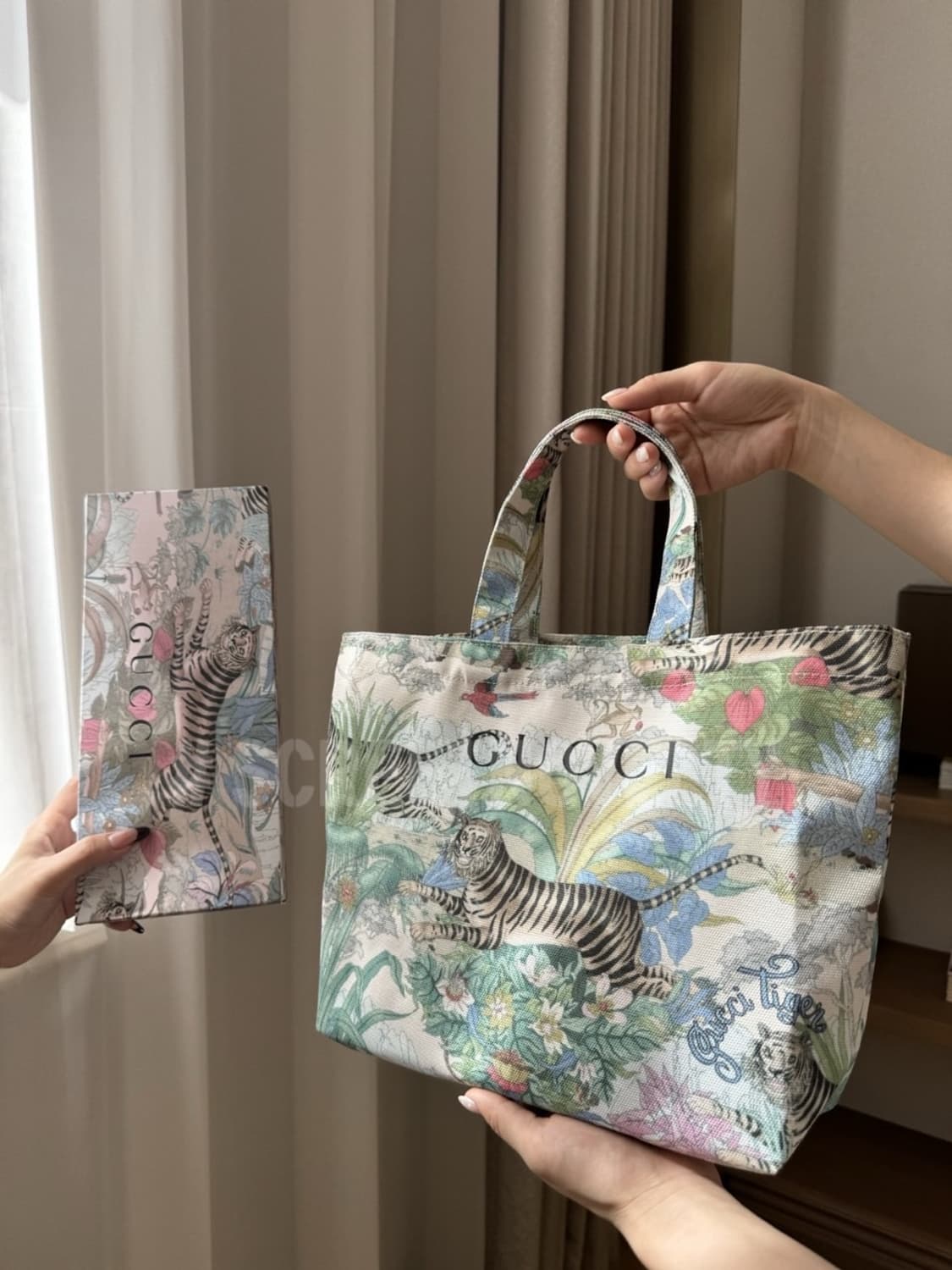 구찌뷰티 2025 타이거 에코백 기프트 토트백 상품이미지5