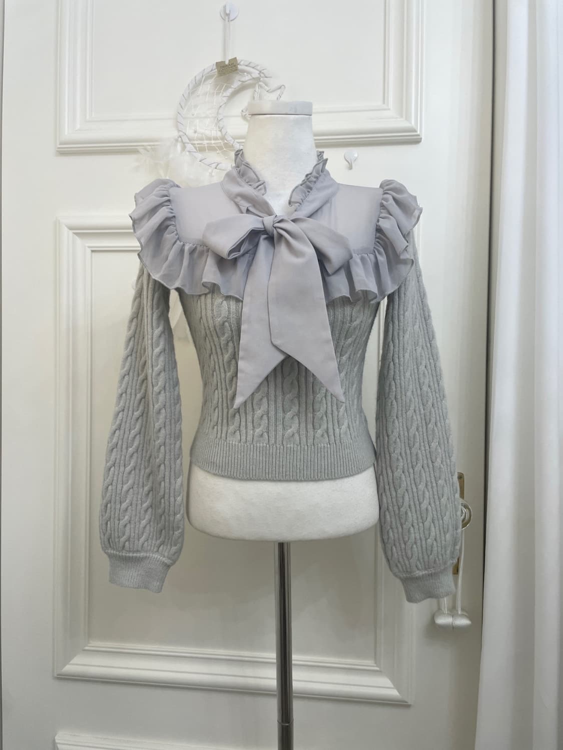 EVELYN sheer gray twist knit ruffle blou 상품이미지1