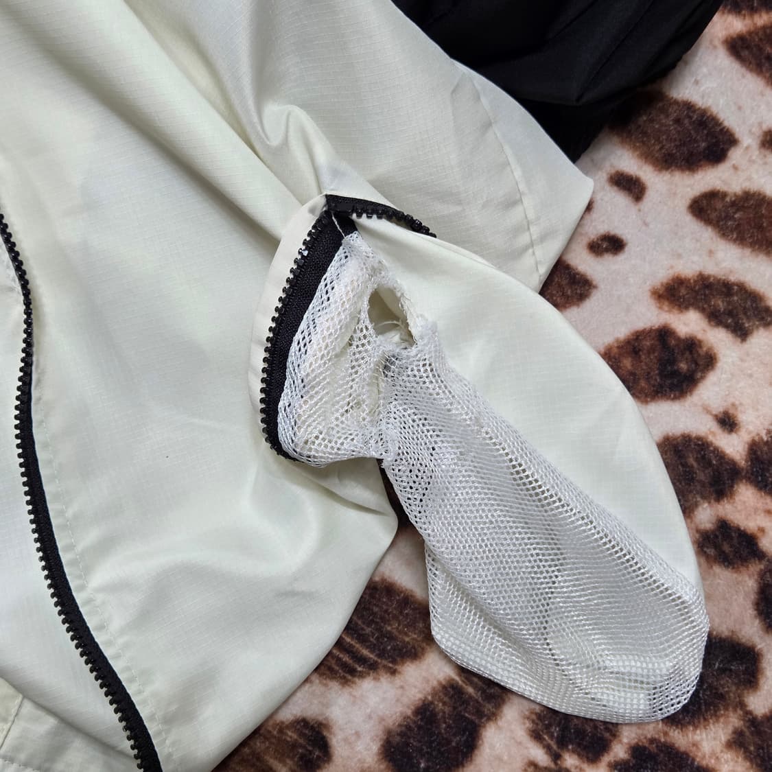 푸마 올드스쿨 블랙 화이트 배색 바람막이 자켓 상품이미지9