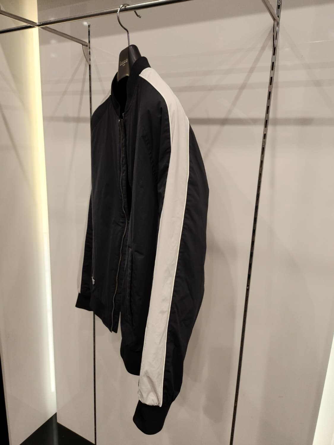 디스커버리 남성 블루종점퍼 상품이미지3