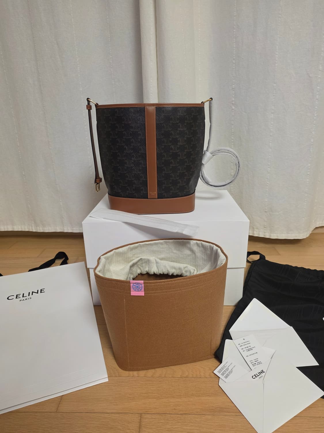 [새상품급] 셀린느 트리옹프 미디움 버킷백 풀구성 상품이미지1