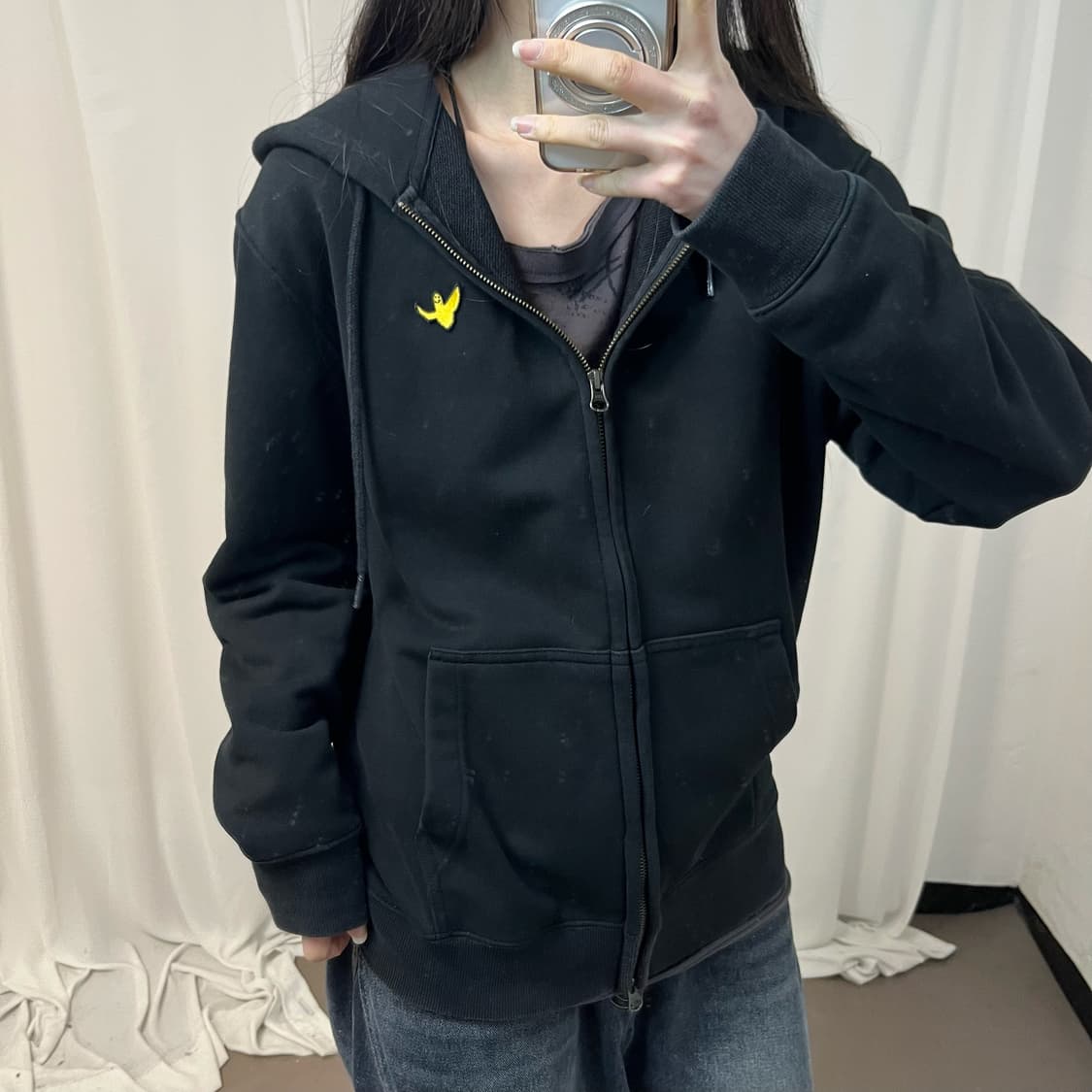 What It Isn’t black zip-up hoodie 상품이미지3