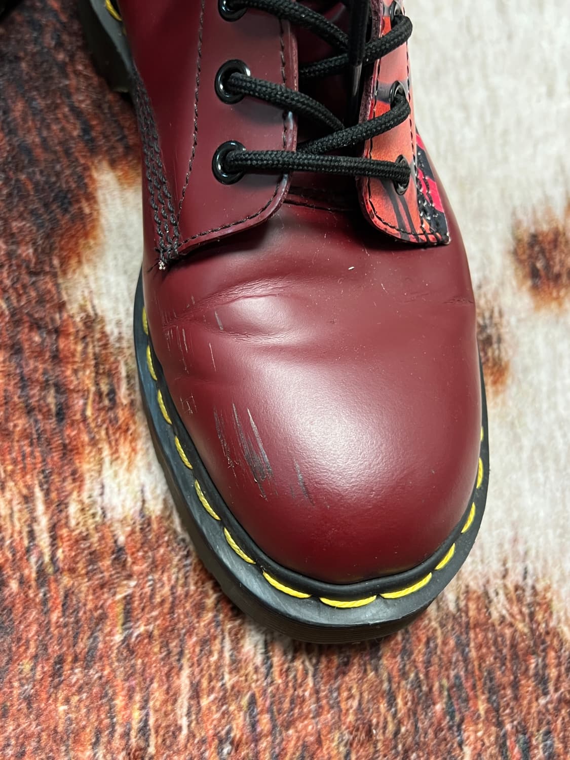 [UK7] 닥터마틴 MIE 14홀 체리레드 아트워크 부츠  상품이미지4