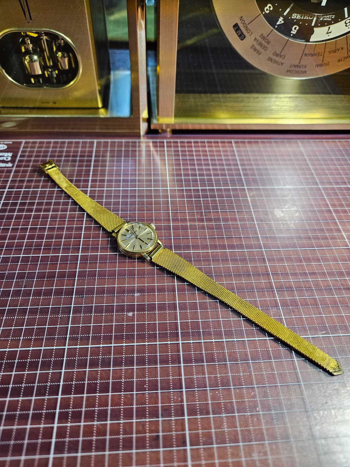 유니버셜제네브  빈티지수동 핸드와인딩 금장 여성 시계  상품이미지5