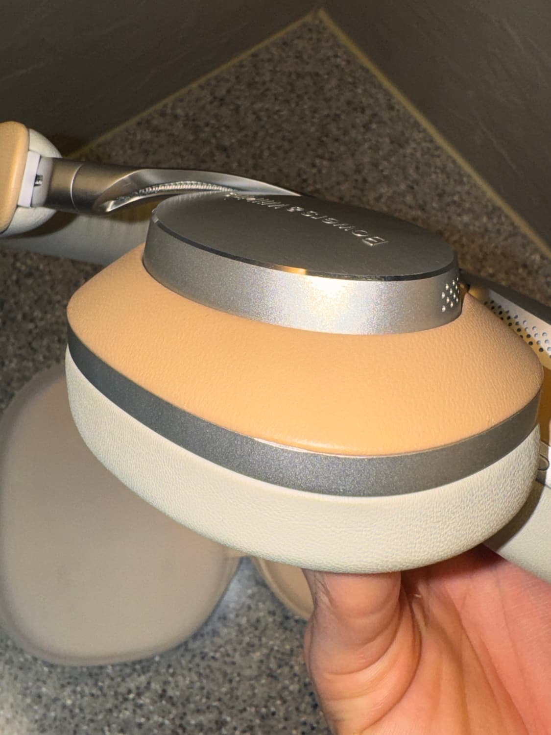 Bowers & wilkins PX8 상품이미지6