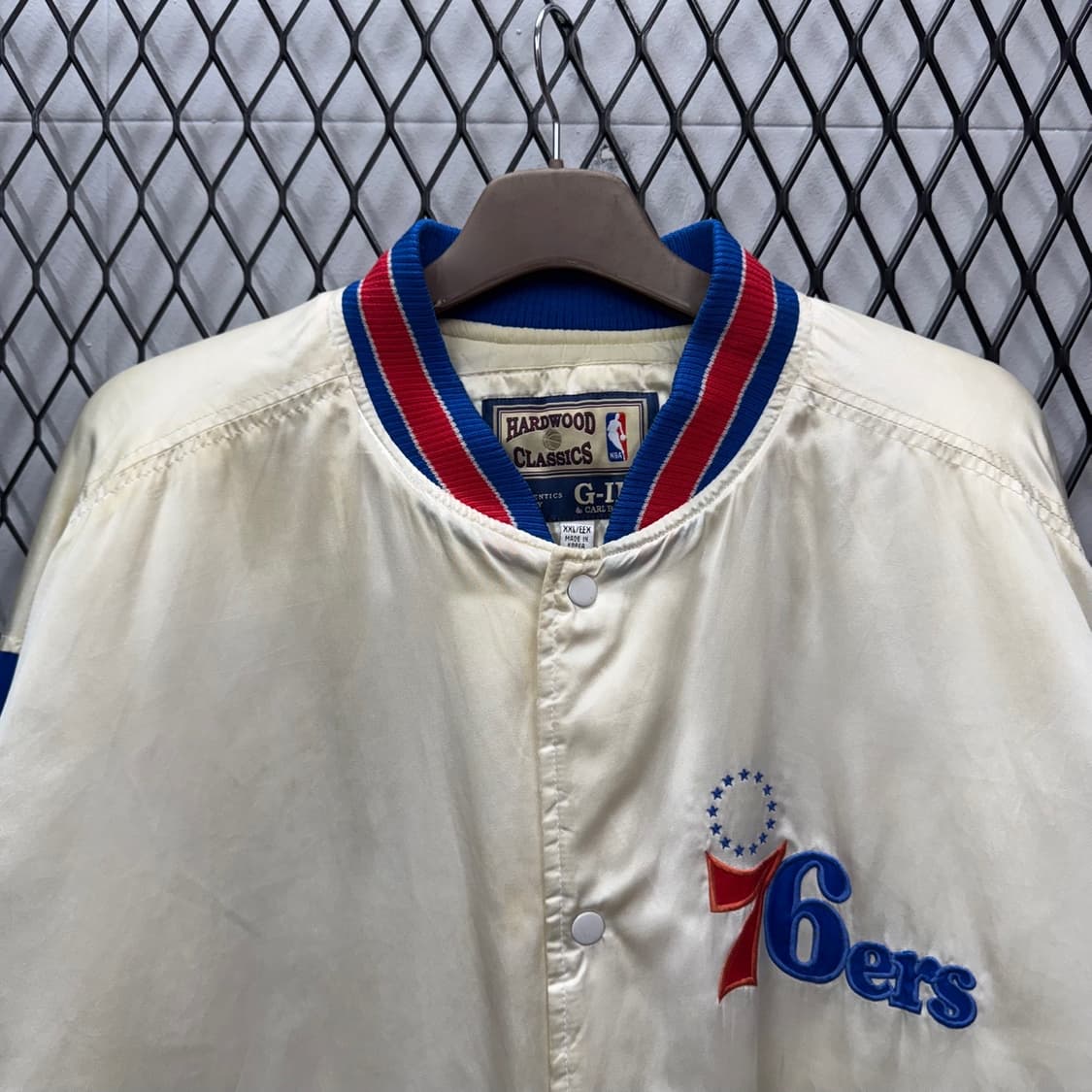 NBA X G-lll 칼뱅크 나일론 스타디움 자켓 빅로고 디테일 화이트 상품이미지3