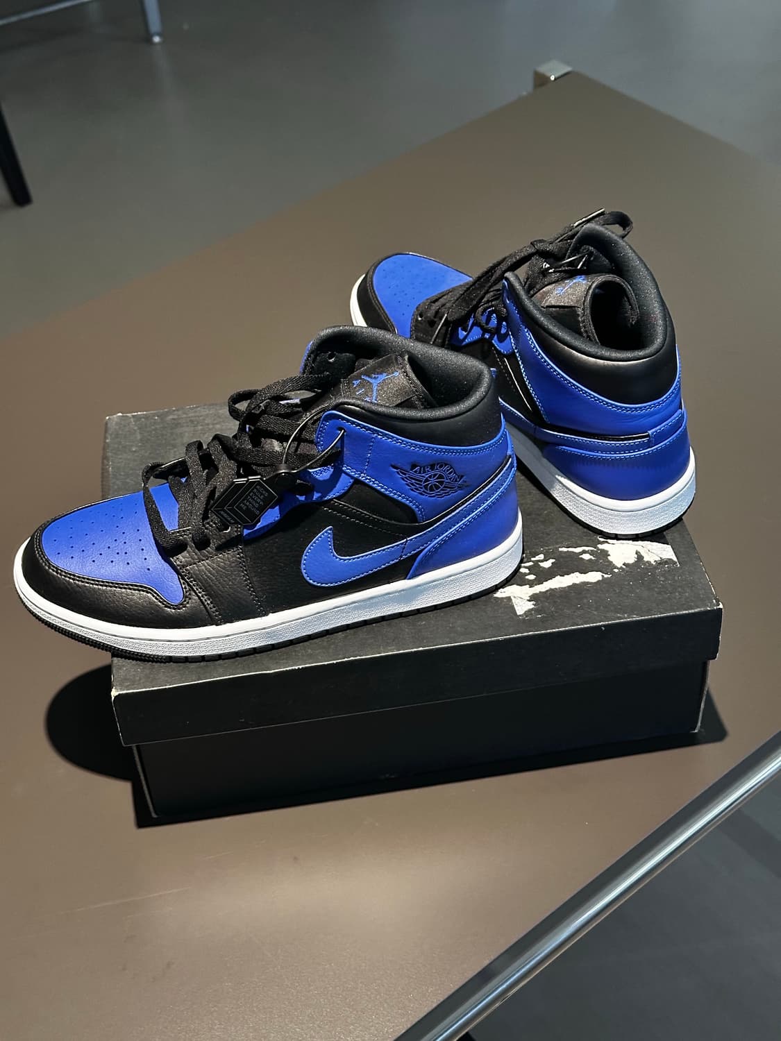 조던1 미드 블랙 하이퍼 로얄 상품이미지2