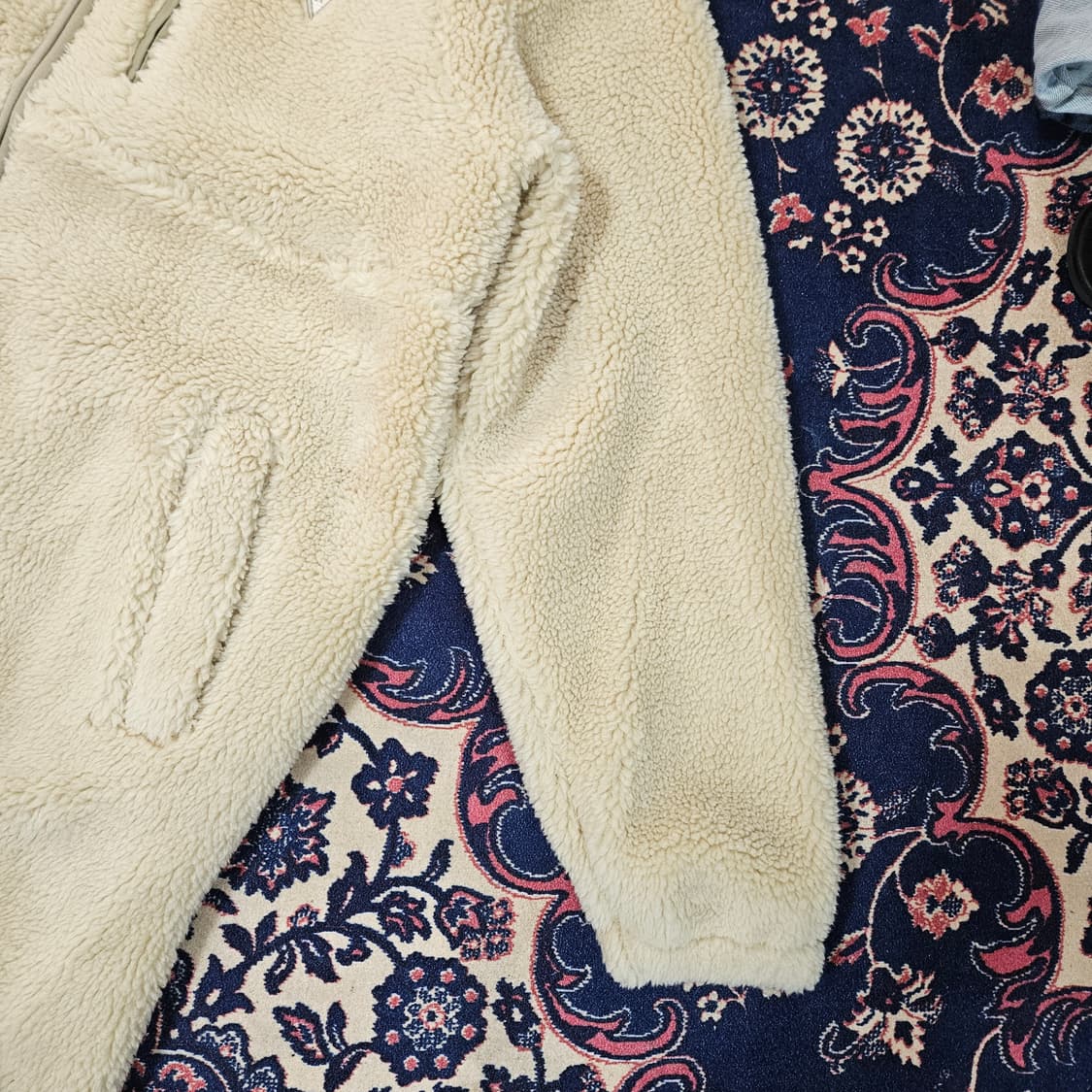 (새상품) 게스(GUESS) 21FW 시그니쳐 패치 롱 뽀글이 자켓 L 상품이미지5