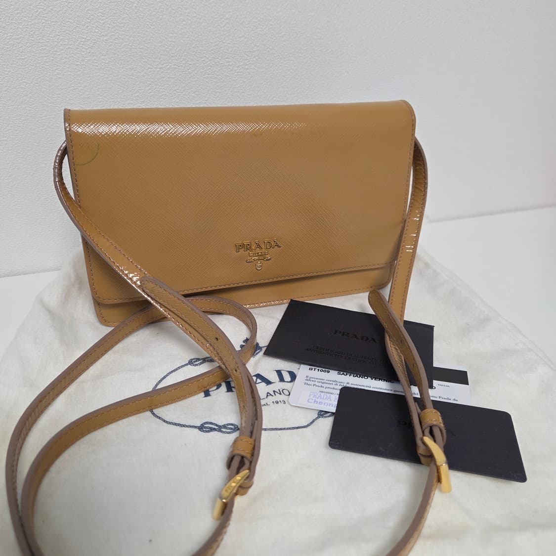 PRADA 프라다 정품 미니 크로스백 유광사피아노 클러치 지갑 폰홀더백 상품이미지2