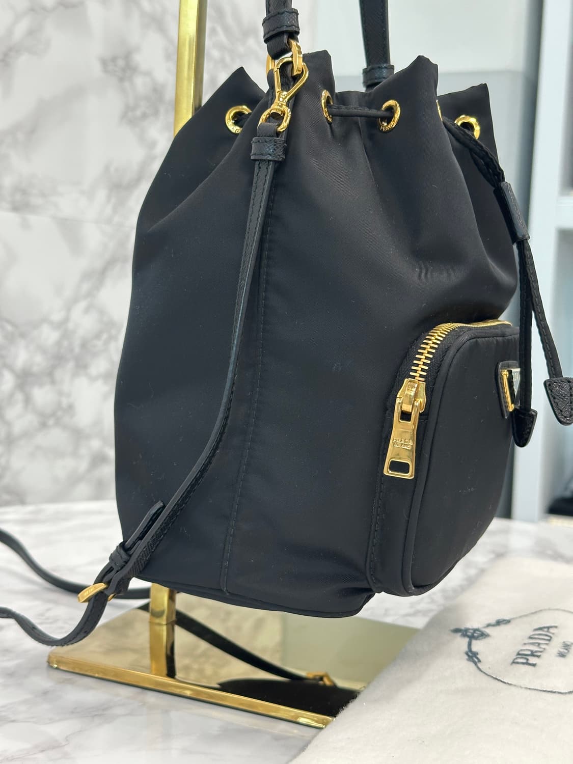 프라다 리나일론 버킷백 금장로고 상품이미지6