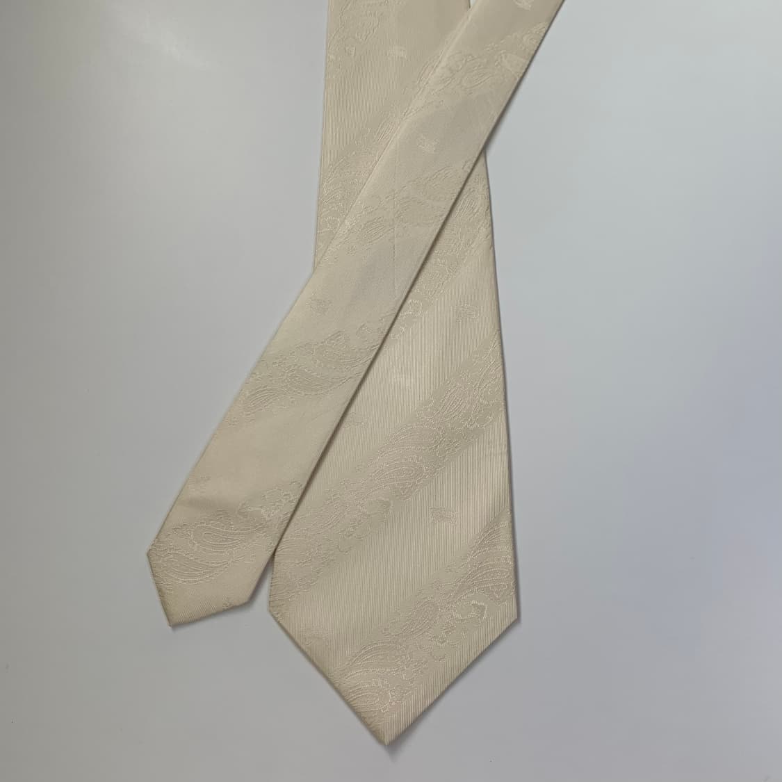 버버리(BURBERRY) 화이트 페이즐리 명품 결혼식넥타이 A+등급 상품이미지3