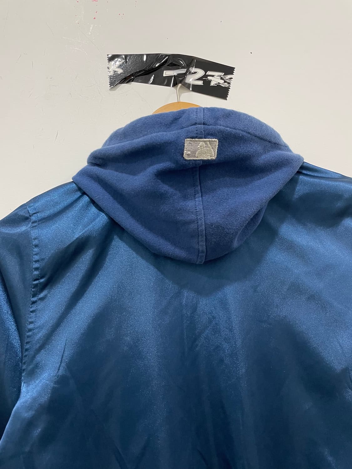 MLB 뉴욕 양키스 새틴 후드 슬림핏 크롭 바시티자켓 상품이미지10