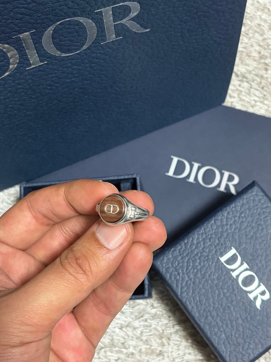 디올 신상 산토스 우드 반지 M 사이즈 상품이미지1