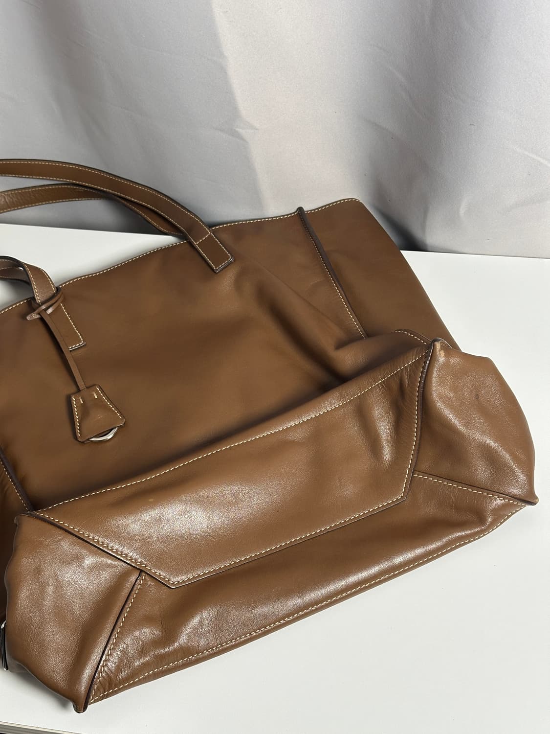 프라다 소프트 카프 레더 토트백  상품이미지8