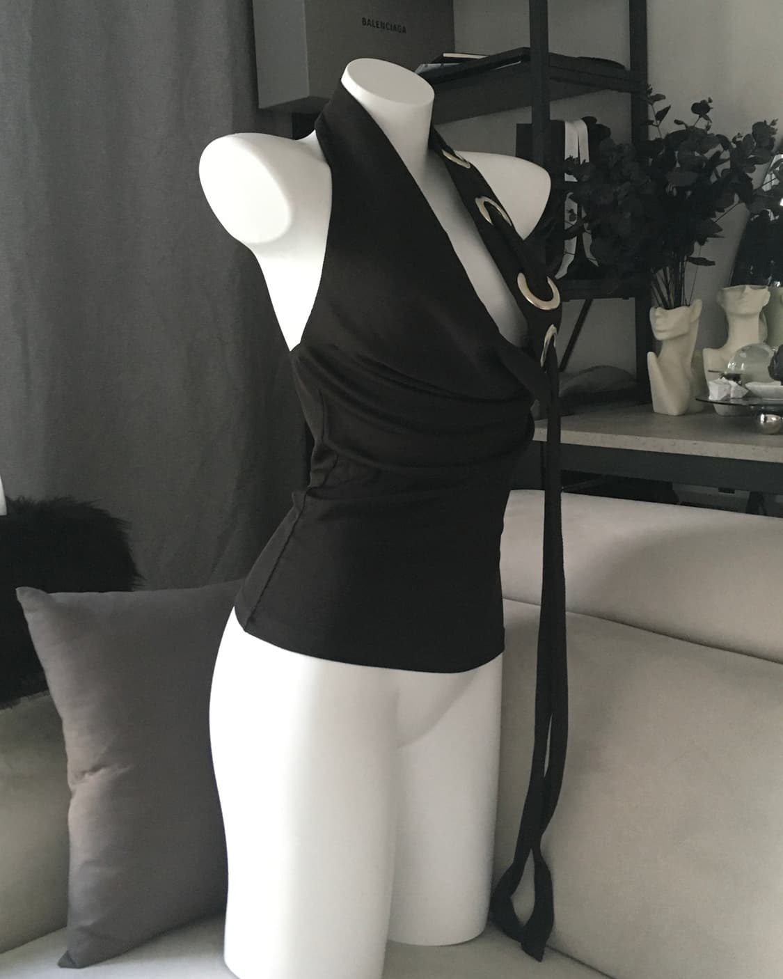 ༒ Eyelet Halter Top 상품이미지2