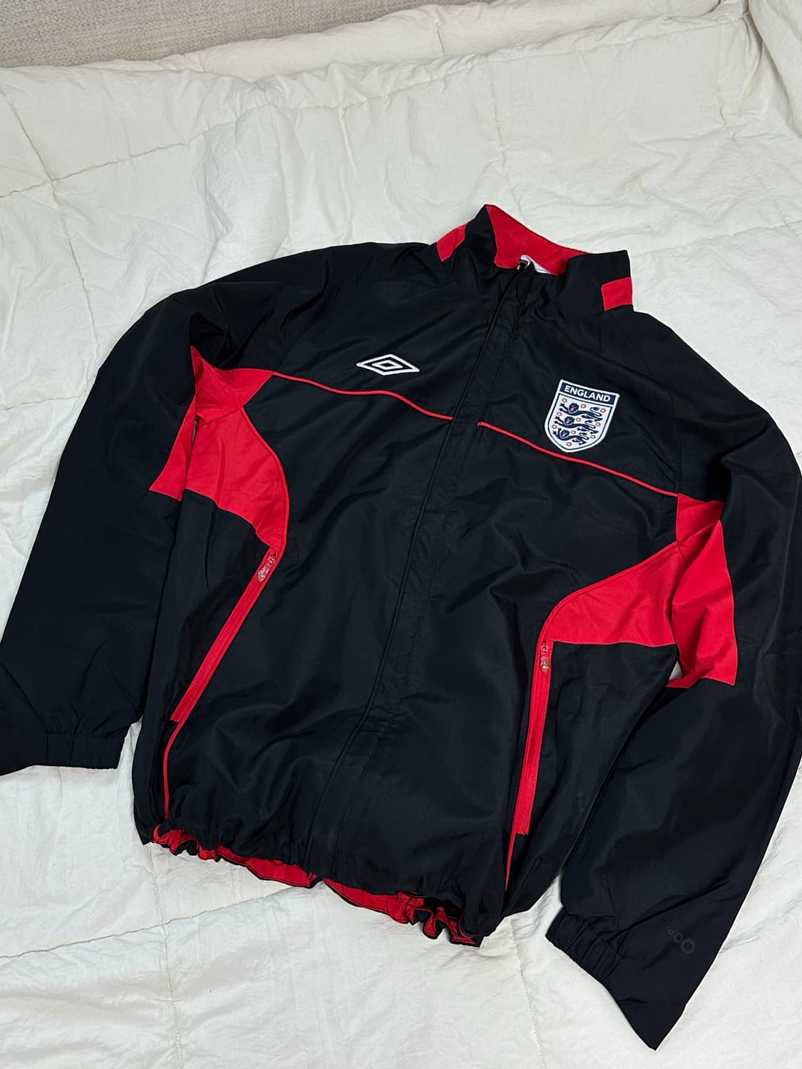 엄브로   잉글랜드 국대 바람막이 라지  상품이미지1