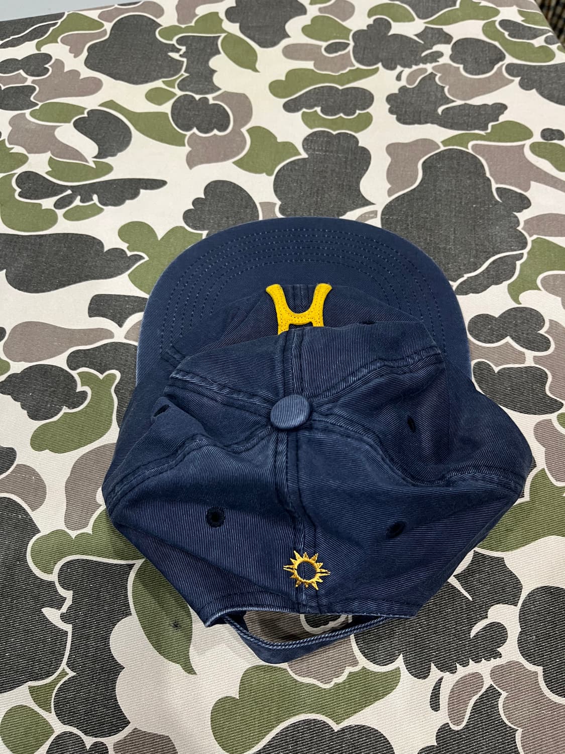 헬로선라이즈 H로고 코튼 릴랙스핏 6패널 캡 모자 네이비 상품이미지4