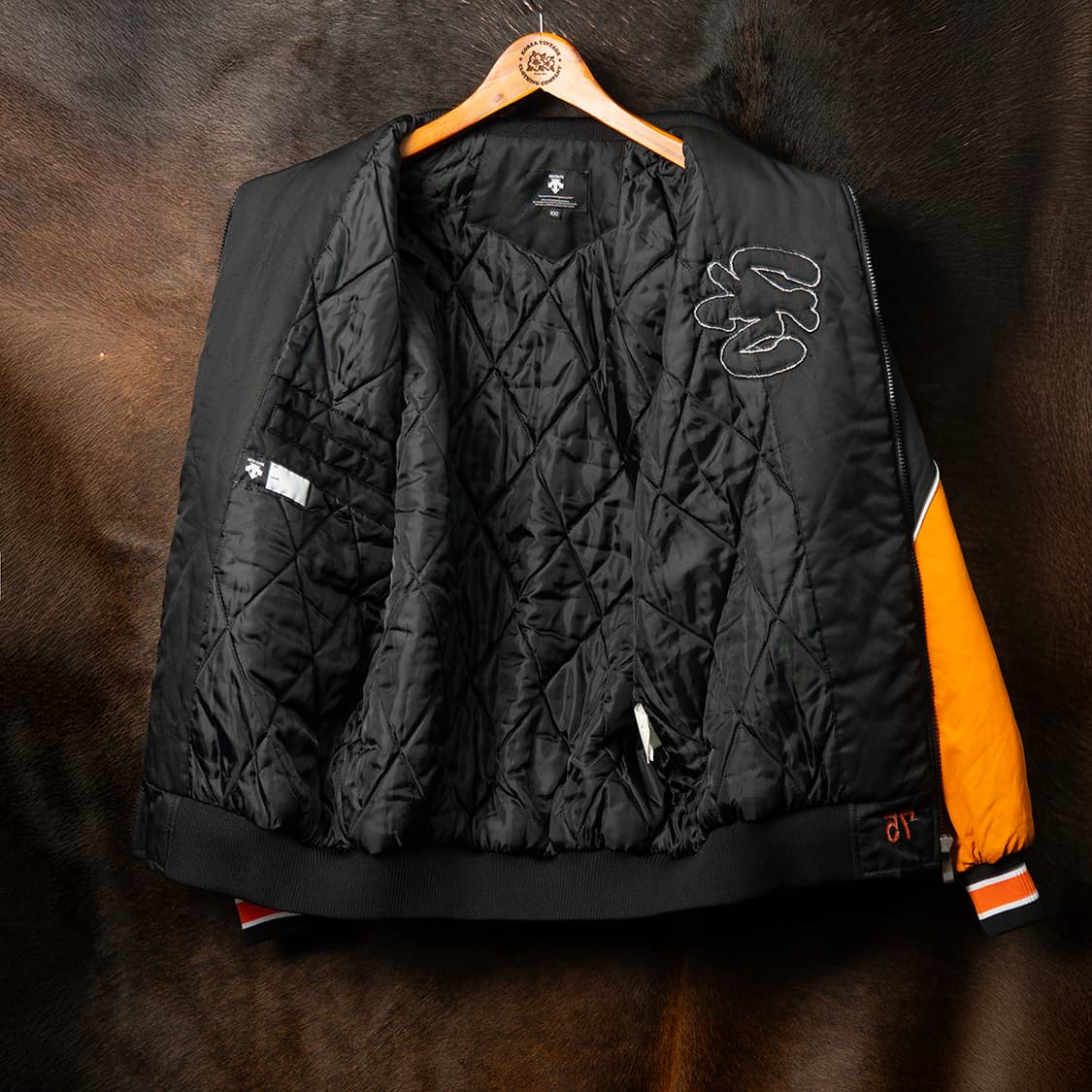 [105] 데상트 패디드 베이스볼 자켓 한화이글스 블랙+오렌지  상품이미지8