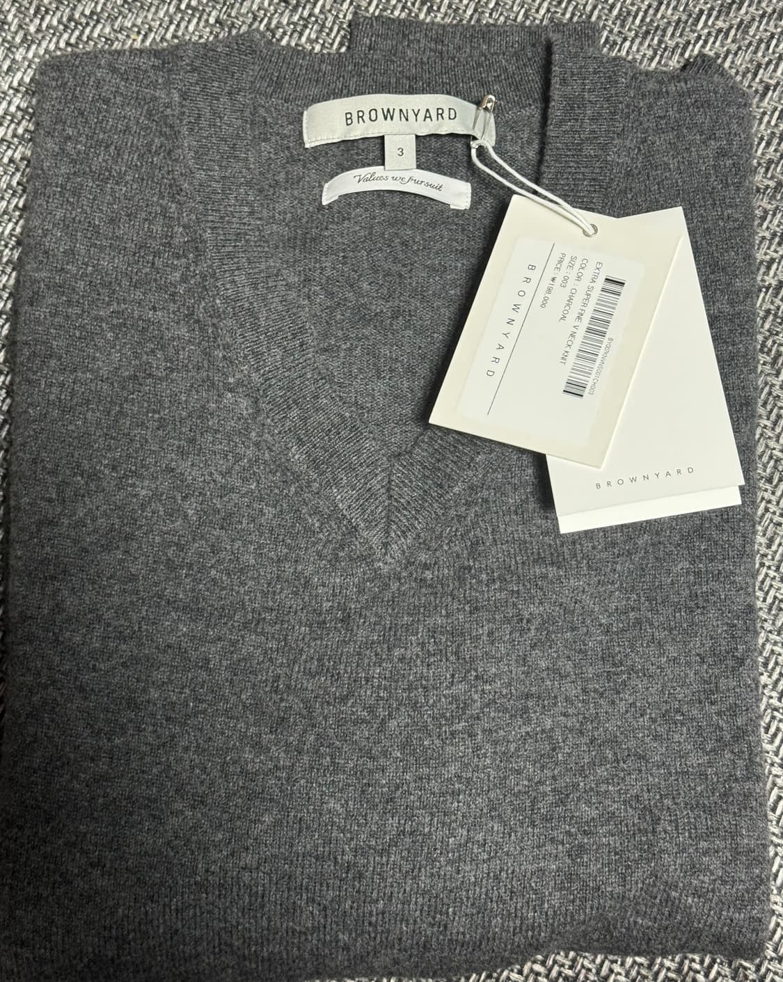 브라운야드 엑스트라 슈퍼파인 브이넥 니트 차콜 (3) 상품이미지2