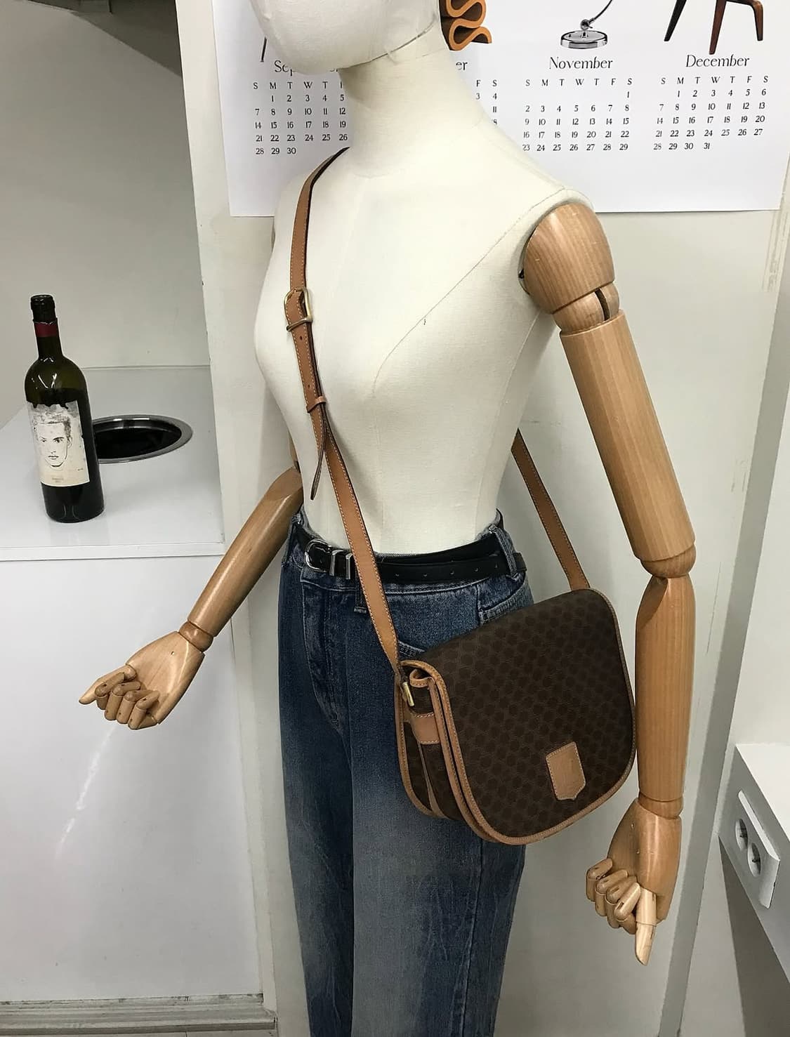 셀린느 가죽 로고 마카담 크로스백 상품이미지9