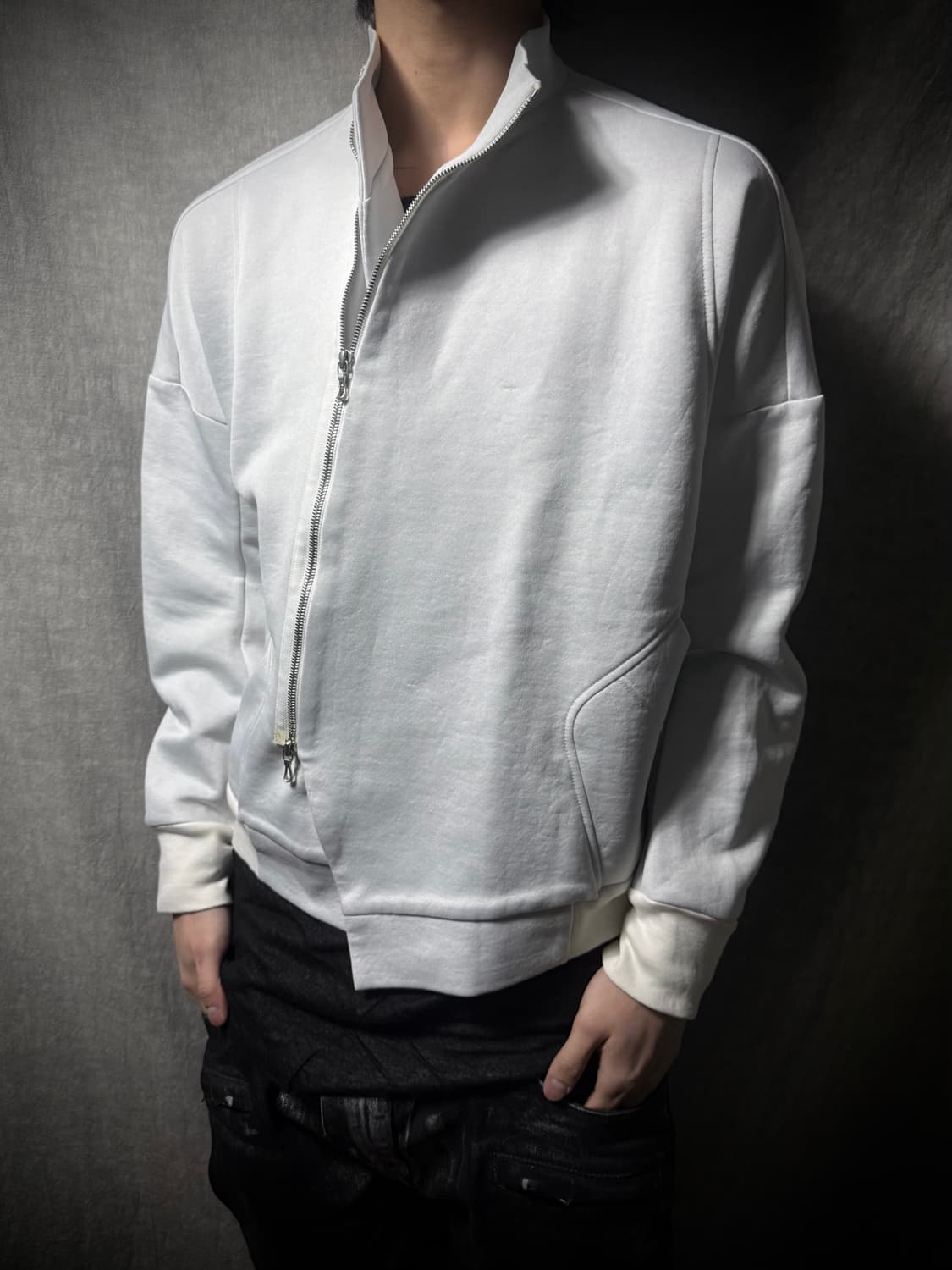 JULIUS Sample Asymmetrical Zip High Neck 상품이미지1