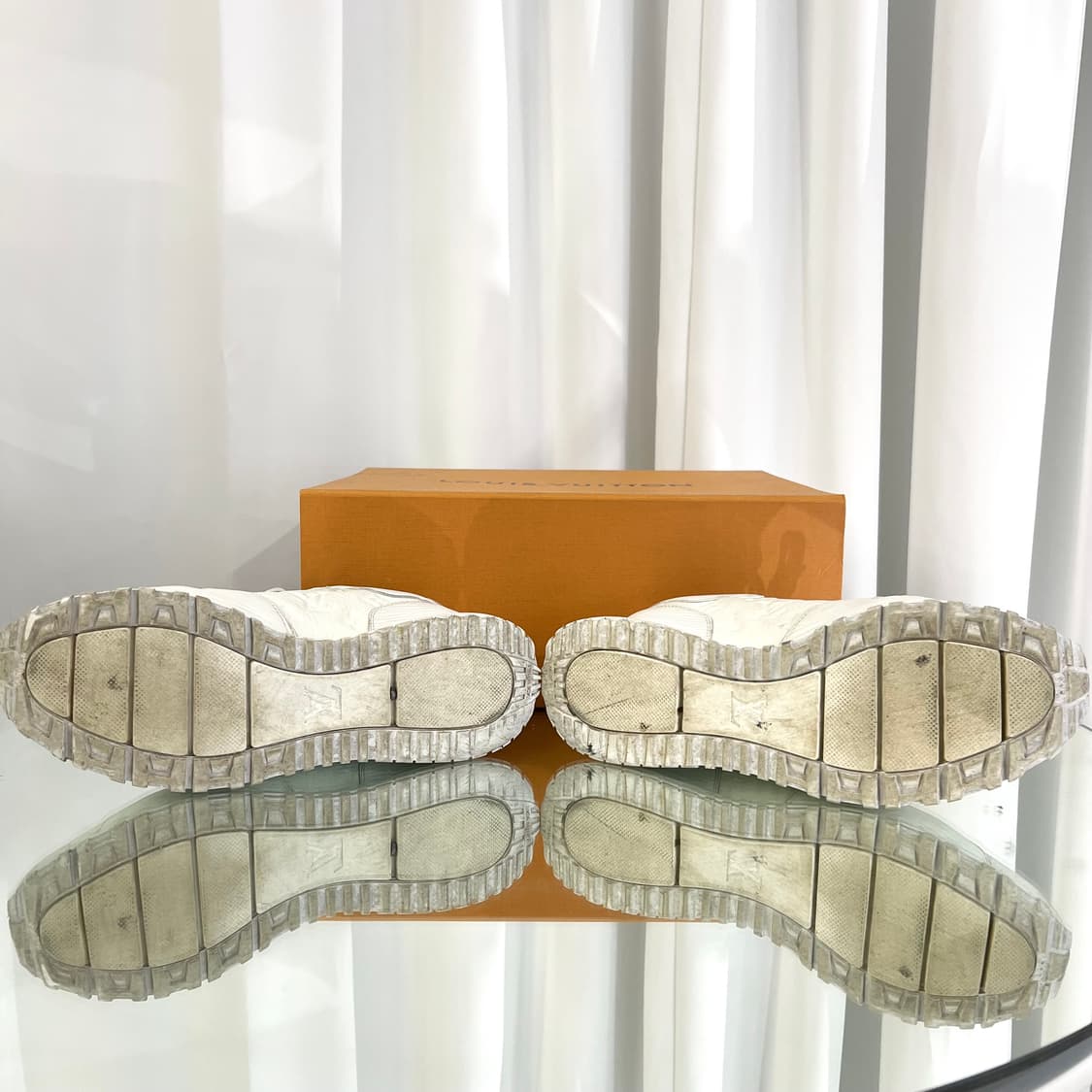 루이비통 토뤼옹 런어웨이 화이트 260 상품이미지9